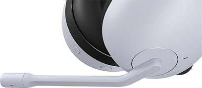 Sony Inzone H9 gamingheadset van mat wit plastic, close-up van de rechter oorschelp met zwart binnenkussen, draaibare microfoonarm en geïntegreerde knoppen