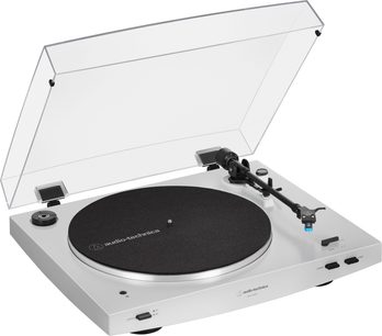 Audio Technica AT-LP3XBT hvid pladespiller, set ovenfra, gennemsigtig låg åben, tonarm med pickup, sort pladedrev