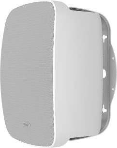 Coluna de exterior Klipsch PSM-450-T branca com grelha frontal e suporte de parede, vista de três quartos