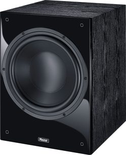 Cassa subwoofer Magnat Sub 530A nera, vista prospettica, parte frontale con altoparlante circolare e lati con finitura effetto legno