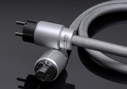 GigaWatt Powersync ULTRA 1,5m netledning, Schuko-stik og IEC-stik i forsølvet metal, grå flettet kabel