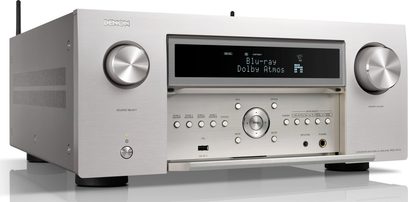 Amplificatore home theater Denon AVC-A1H argento, vista frontale, facciata argentata con pulsanti e display, due manopole laterali