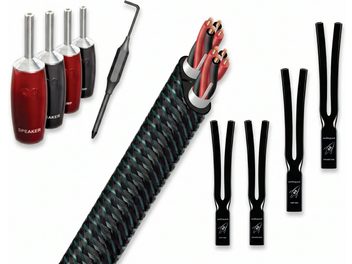 AudioQuest-Audiokabel mit roten und schwarzen Bananensteckern, geflochtener Ummantelung und schwarzem Montagezubehör