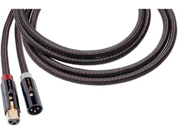 AES/EBU-Digitalkabel Clarus Crimson 2m mit schwarz-rotem Geflechtmantel, XLR-Steckern (männlich und weiblich) aus schwarzem und goldenem Metall