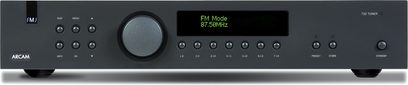 Arcam FMJ T32 sort tuner, frontpanel med LCD-skærm der viser "FM Mode 87.50MHz", knapper og drejeknapper til justering