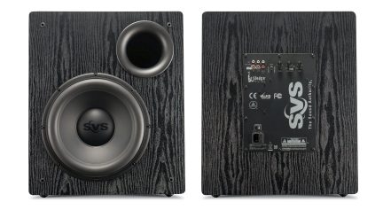 Diffusore acustico nero SVS, vista frontale, con subwoofer nero, vista posteriore, su uno sfondo in legno scuro