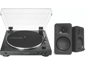 Černý vinylový gramofon Audio-Technica AT-LP60XBT s průhledným krytem a dvěma černými reproduktory