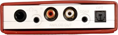 Yumuşak malzemeden kırmızı Chord Electronics Hugo 2 slim kılıf, arka görünüm, RCA L/R, koaksiyel ve optik için kesikler