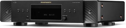 Marantz CD 70 must hi-fi CD-mängija, eest- ja külgvaade keskse ekraani ning esipaneeli juhtnuppudega