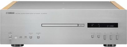 Yamaha CD-S2000 sølvfarvet CD-afspiller, frontpanel med display, knapper og CD-skuffe, lys trækabinetboks, set forfra