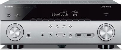 Frontblende des Yamaha RX-A750 Titan-Heimkino-Verstärkers, rechteckiges gebürstetes Metall, LCD-Display, Tasten, Anschlüsse