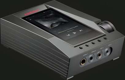 Předzesilovač sluchátek Astell&Kern ACRO CA1000T černý, pohled zepředu shora ukazující displej, tlačítka a konektory