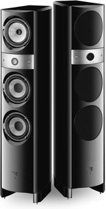 Focal Electra 1028 Be2 gulvhøjttalere i sort lak, set forfra, 3 synlige højttalerenheder på hver højttaler
