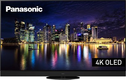 Téléviseur OLED 4K Panasonic TX-65MZ2000E affichant une vue nocturne de gratte-ciels illuminés au bord de l'eau
