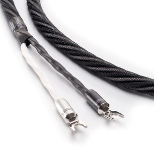 Reproduktorový kabel Inakustik LS-404 Micro AIR se stříbrnými vidličkami, černým opleteným pláštěm a černými a bílými vodiči