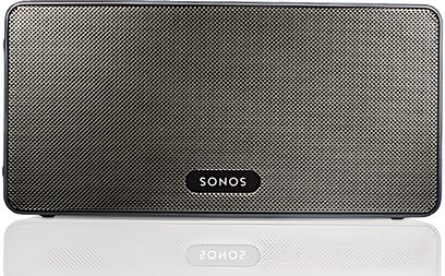 Must Sonos PLAY:3 kõlar, eestvaade, metallvõrega kaetud esipaneel, keskel Sonose logo
