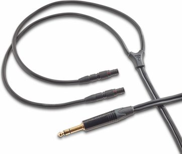 Sorte audiokabeler med forgyldte 6,35 mm jackstik, arrangeret i en sløjfe på hvid baggrund