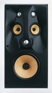 Sort indbygget Bowers & Wilkins CWM DS8 højttaler, set forfra, med 3 gyldne højttalere og en sølvfarvet central diskant