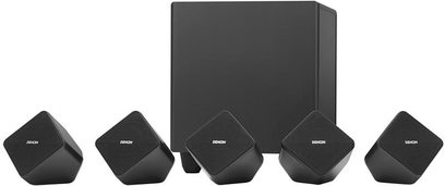 Denon SYS-2020 sort kompakt højttalerpakke i sort, bestående af en basrefleksboks og fire kubiske satellithøjttalere, alt sammen med en mat sort overflade