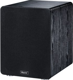 Alpha RS 8 subwoofer sort, set fra en vinkel, front dækket af sort stof, sider med træmønstret tekstur, metalfødder