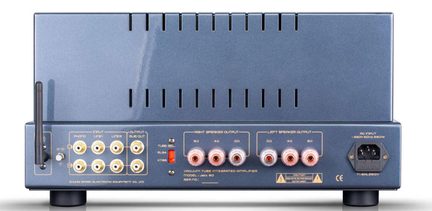 Integreret rørforstærker, blå metalkabinet, bagsidevisning, flere RCA, højttalerterminaler, antenne, IEC-stik