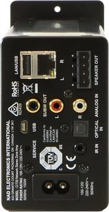NAD CI 720 V2 siyah stereo hi-fi amplifikatör, arka bağlantı noktalarının yakın çekim ön görünümü, USB, RCA ve terminal bağlantı noktalarıyla