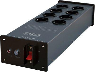 Taga Harmony PF-1000 sort, 8 stik, rød on/off-kontakt, let skråt ovenfra-perspektiv
