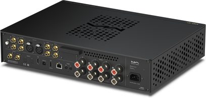 Amplificator hi-fi stereo integrat Matrix Audio MD-1P din aluminiu negru mat, vedere din spate în unghi, cu grilă mare de ventilație perforată pe partea superioară, laterale perforate, șir de borne pentru boxe cu șurub roșu și negru, multiple conectori RCA aurii, XLR, USB și Ethernet