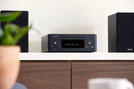 Alt-i-et-designsystem med CD-afspiller, DAB/FM-radio, HDMI ARC og integreret HEOS®.