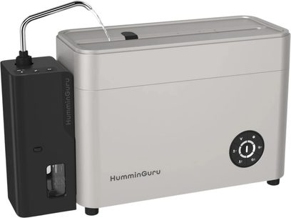 Grå HumminGuru skivtvättsmaskin med rund panel och svart vattenbehållare med förkromad pip