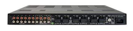 Zadná strana čierneho elektronického zariadenia s 8 analógovými RCA vstupmi, 8 zónami ovládania a napájacím konektorom