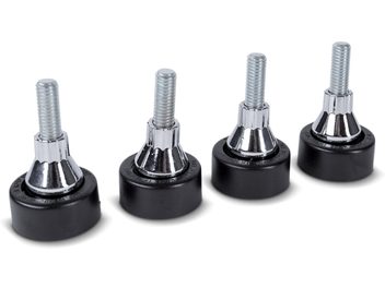 Quattro punte in metallo cromato da 6 mm di diametro, composte da una base cilindrica e una punta conica, viste frontalmente
