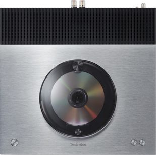 Frontansicht des silbernen Technics SA-C600EG-S High-Fidelity-Systems mit integriertem CD-Player, schwarze Frontblende mit vertikalen Lamellen
