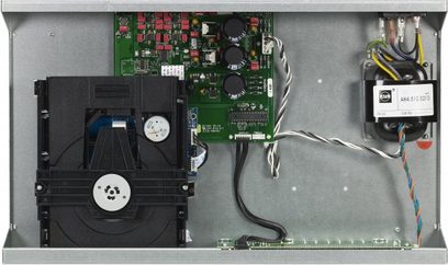 Lettore CD Micromega CD 10 nero aperto, vista interna frontale, componenti elettronici e meccanici visibili