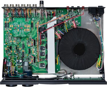 Naim Audio SUPERNAIT 3 Stereo-Hi-Fi-Verstärker offen, Draufsicht auf grüne Leiterplatte mit elektronischen Bauteilen und schwarzem Lüfter