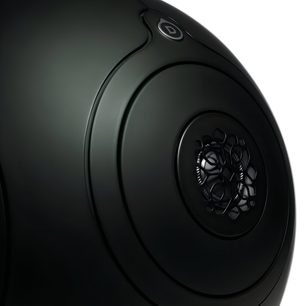 Cassa intelligente DEVIALET Phantom Ultimate 108 dB, colore verde scuro Deep Forest, scocca composita, griglia alveolare, vista obliqua