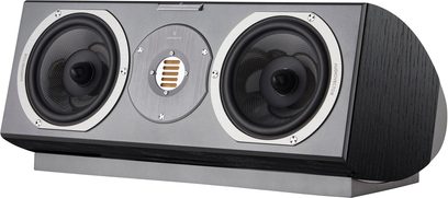 AudioVector R Center Arreté sort centerhøjttaler, sort åretegnet træ kabinet med matgrå frontpanel, udstyret med to metalindrammede højttalere og en central bånddiskant, set fra trekvart forfra