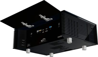 Чорний відеопроєктор SIM2 CRYSTAL 4Sh, вигляд знизу, з відкритою кришкою, задніми роз’ємами та бічними решітками