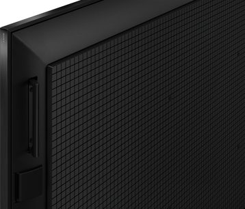 Sony XR98X90L, set fra en vinkel, sort tekstureret bagside, firkantet gitter, tynd kant, lodrette rektangulære elementer