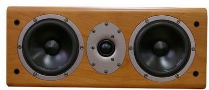 Centralny głośnik Acoustic Energy Aelite Centre w jasnym drewnie z trzema czarnymi głośnikami widzianymi z przodu