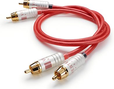 Vertere Acoustics Redline RCA phono-kabel 1m rød med flettet kappe, trekvart-vinkel, udstyret med fire cylindriske RCA-stik i sølvfarvet metal med guldbelagte spidser