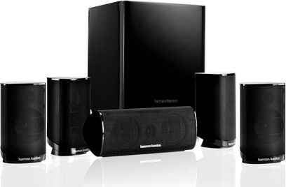 Harman Kardon HKTS 5 sort kompakt højttalerpakke: 4 satellitter, 1 center og 1 basreflekshøjttaler, set forfra