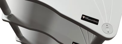 Hi-Fi nábytek Bassocontinuo Lyra 2.1 v metalicky šedé barvě, detailní pohled ze 3/4 zezadu na zakřivené trubkové noze