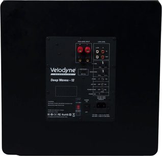Černý subwoofer Velodyne Deep Waves 12 z zadní strany s panelem konektorů a podrobnými nastaveními zvuku