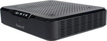 Hi-fi stereo zesilovač Russound MBX-AMP černý, pohled zepředu, obdélníkový tvar, perforovaná mřížka na horní straně, tlačítka a kontrolky na předním panelu