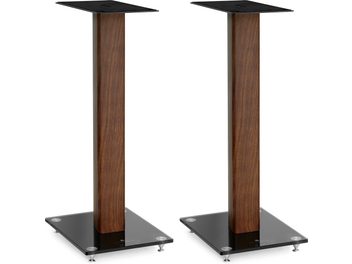 Par Triangle S05 højttalerstandere i teak, brune søjler med åretegning, sorte topplader og baser på spikes