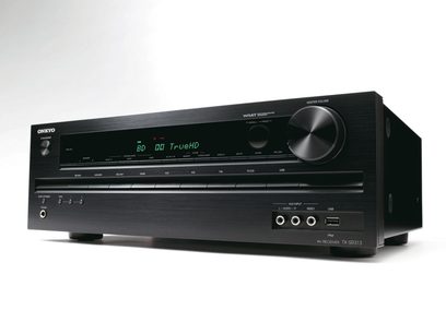 Czarny amplituner kina domowego Onkyo TX-SR313, widok z przodu, czarna obudowa z przyciskami, pokrętłami, wyświetlaczem i wejściem na słuchawki
