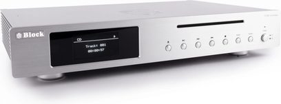 Amplificator hi-fi stereo integrat Block VR-120 argintiu din aluminiu periat, vedere din unghi de trei sferturi din față cu ecran negru în stânga, fantă pentru cititor CD, șase butoane circulare și un buton rotativ în dreapta
