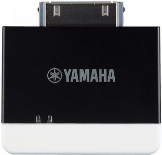 Yamaha YIT-W12 trådløs sender, sort, frontvisning, 30-bens dockingkontakt, sølvfarvet logo på plastikkabinettet