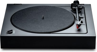 Platine vinyles hi-fi Pro-Ject A2, vue de dessus, plateau circulaire noir, bras de lecture avec cellule rouge, sélecteur de vitesses